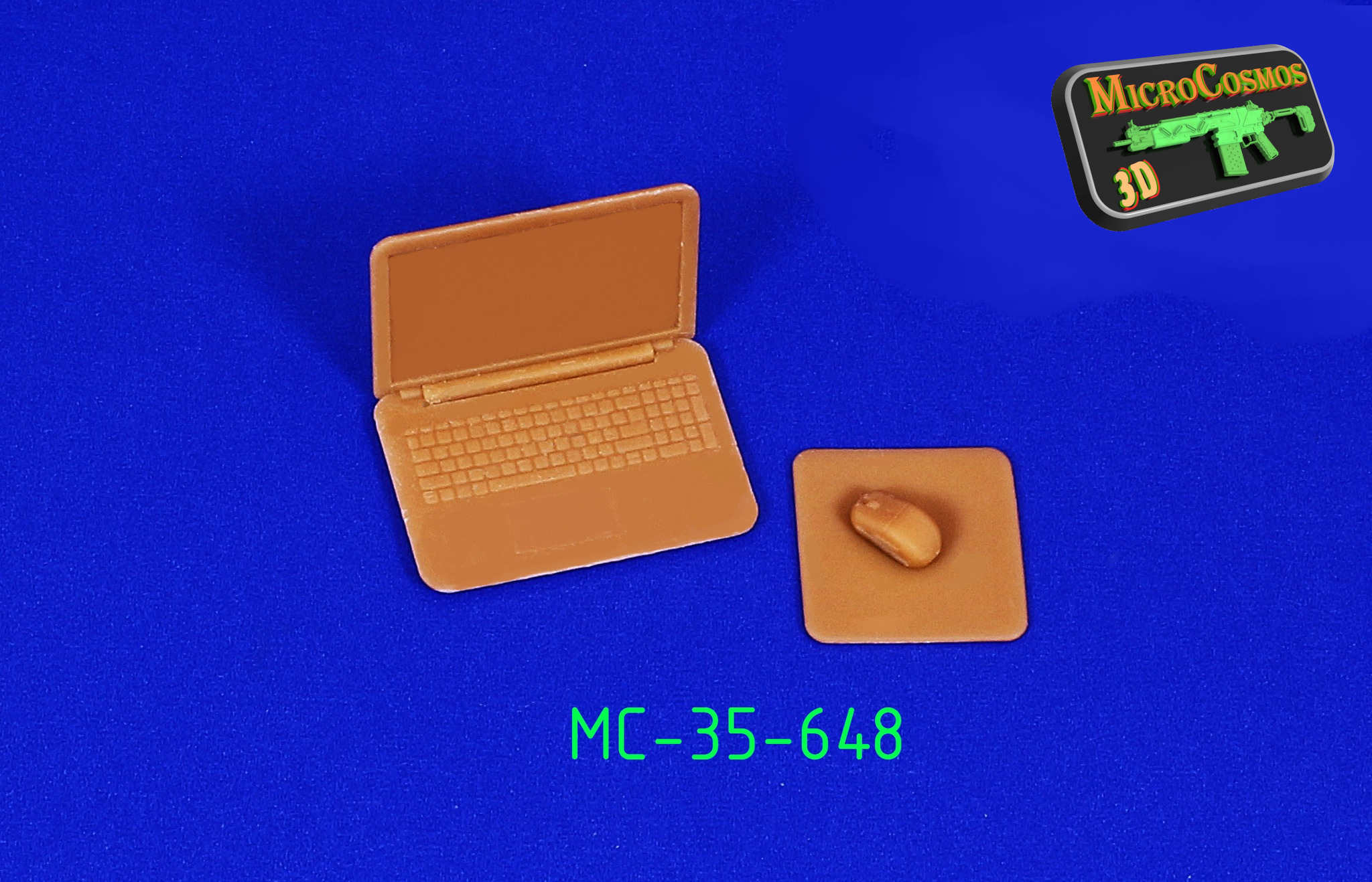 MC-35-648 - Laptop mit Maus und Mauspad